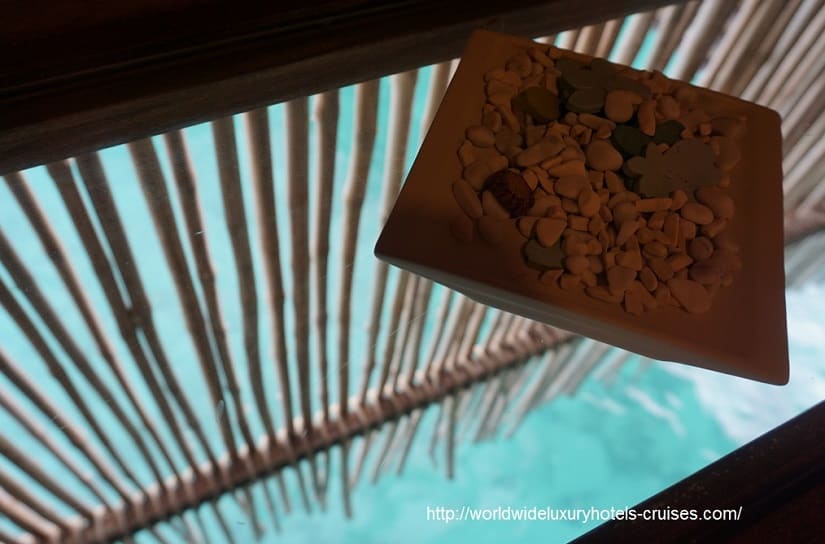 Four Seasons Resort Bora Bora overwater bungalow snorkel room bath bed Tahiti Society Islands Luxury Travel Virtuoso Izumi Ogawa Trip agent vacation advisor Vision French Polynesia Cruise ship boat Bora Bora ocean water sand beach