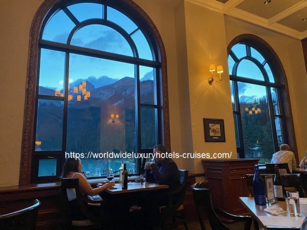 フェアモントシャトーレイクルィーズ3 フェアモントシャトーレイクルィーズ バンフ カナディアンロッキー カナダ旅行 ハイキング 国内旅行 コロナ禍旅行 バンクーバー スパークリングヒルリゾートアンドスパ バンフ国立公園 レイクルィーズ グラウンドホッグ プレインオブシックスグレイシャー チップモンク カヌー